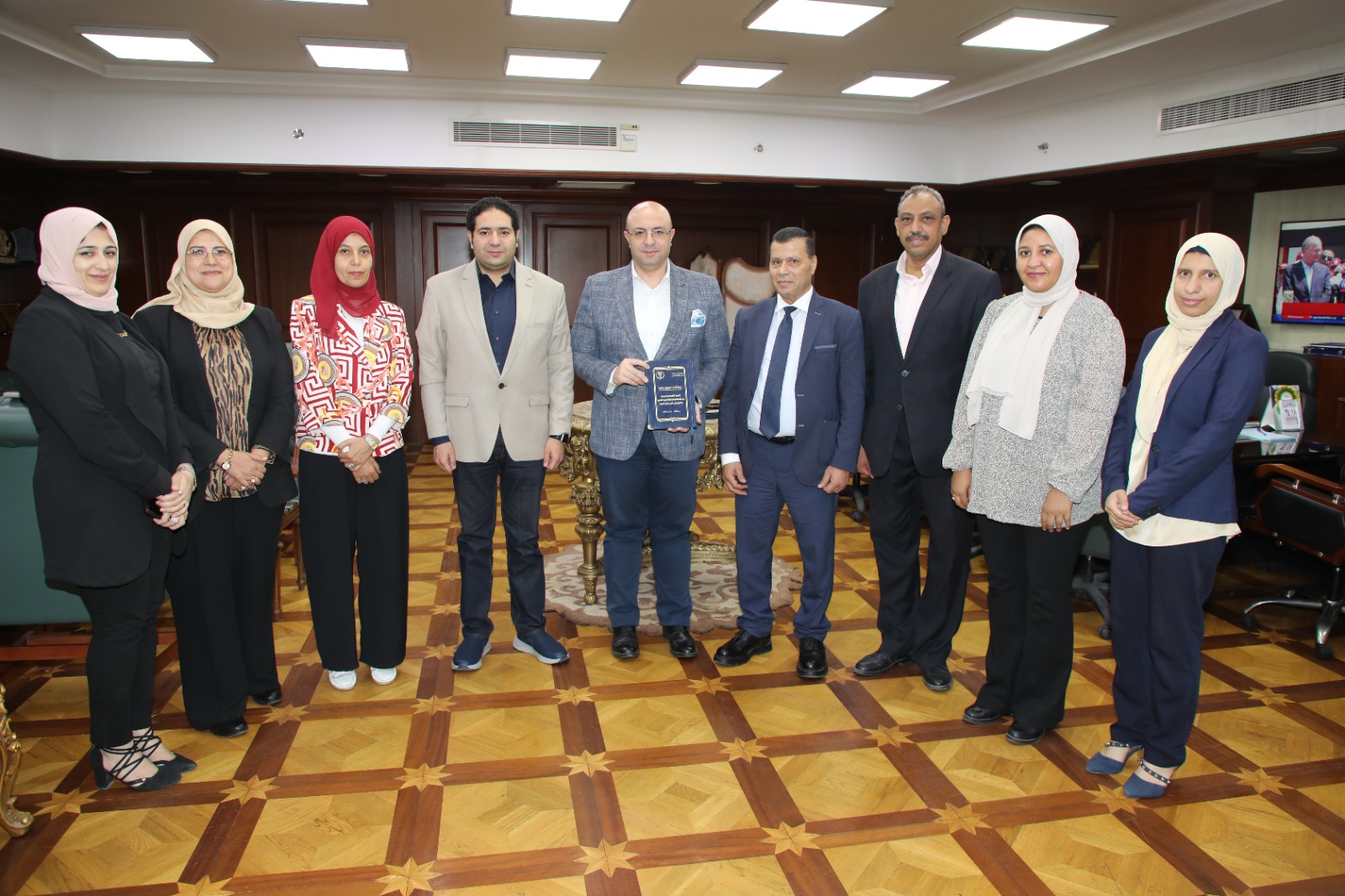 المحافظ يلتقي مسؤولى المعهد القومي للتخطيط